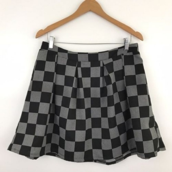 *$3 FOR $15* NEW Checkered Print Skater Skirt - Picture 2 of 8